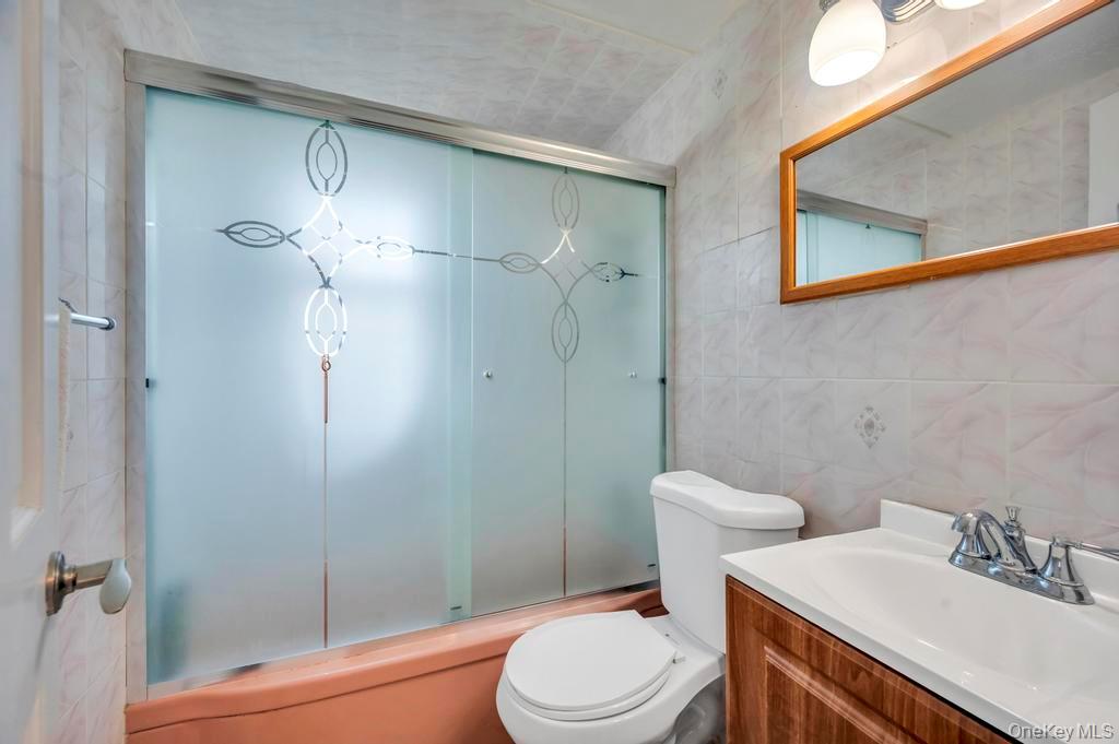 #20 photo, 131 Lee Avenue, Hicksville , NY 11801