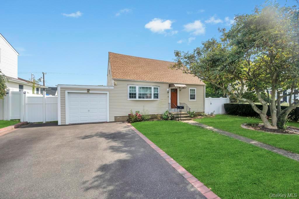 #3 photo, 131 Lee Avenue, Hicksville , NY 11801