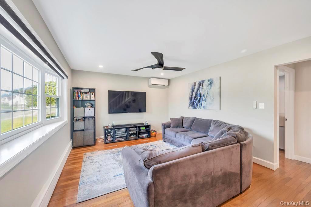 #5 photo, 131 Lee Avenue, Hicksville , NY 11801