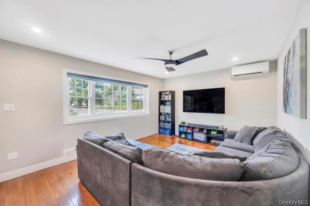 #7 photo, 131 Lee Avenue, Hicksville , NY 11801