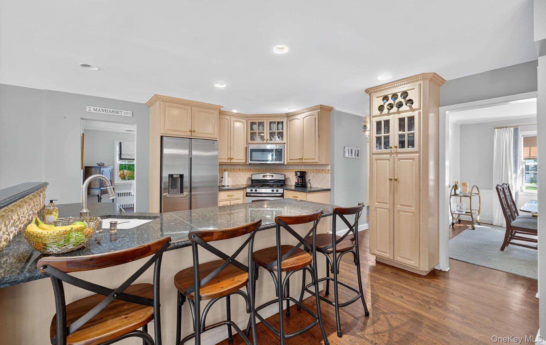 #10 photo, 53 Eakins Road, Manhasset , NY 11030