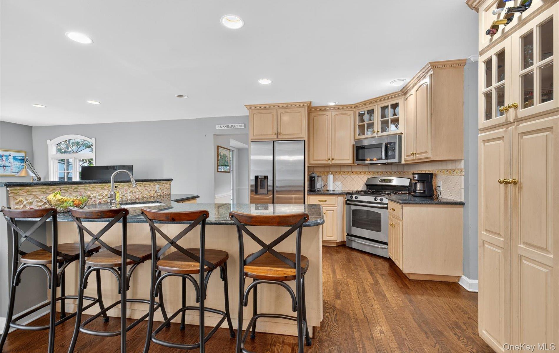 #8 photo, 53 Eakins Road, Manhasset , NY 11030