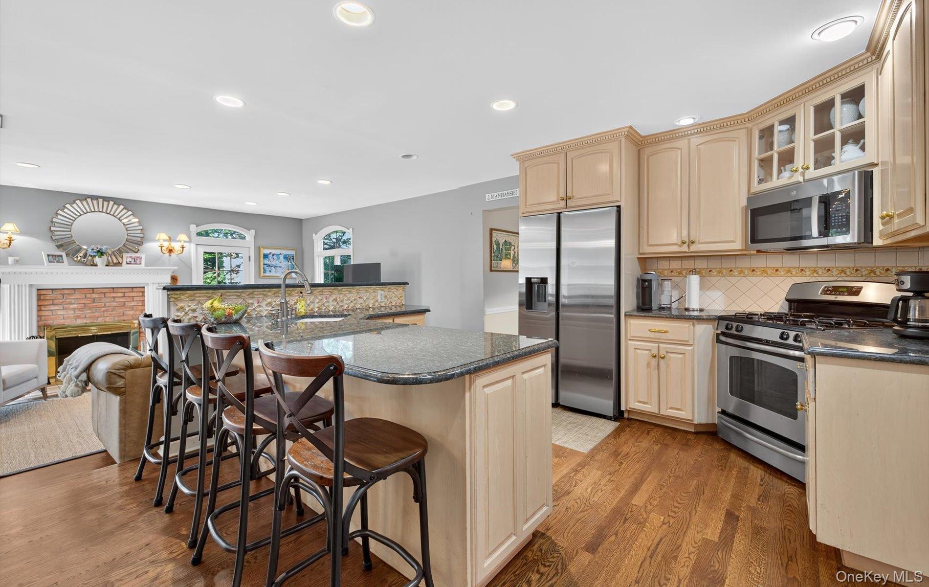 #9 photo, 53 Eakins Road, Manhasset , NY 11030