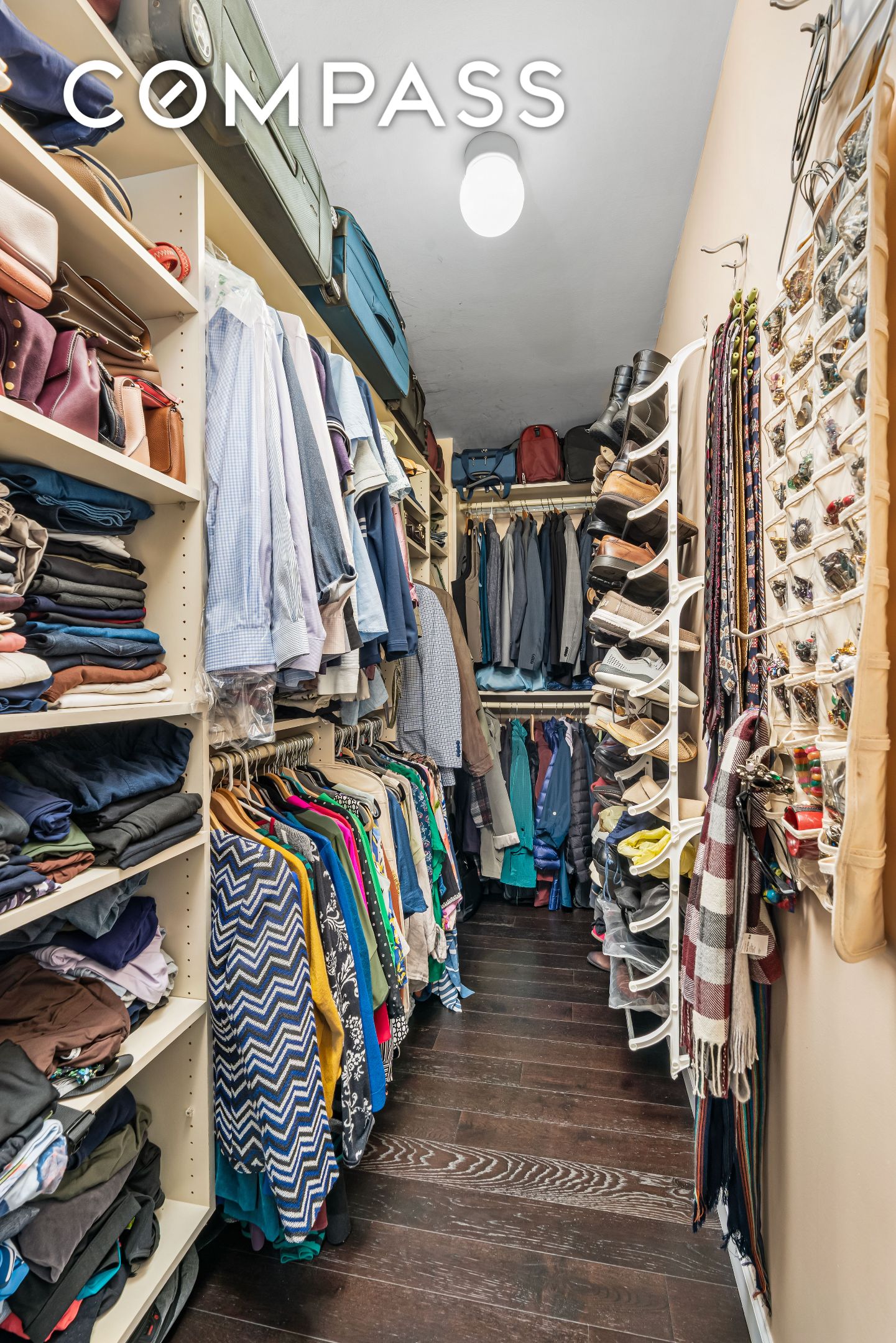 #12 photo, 112-01 Queens Boulevard, クイーンズ区 Forest Hills , NY 11375