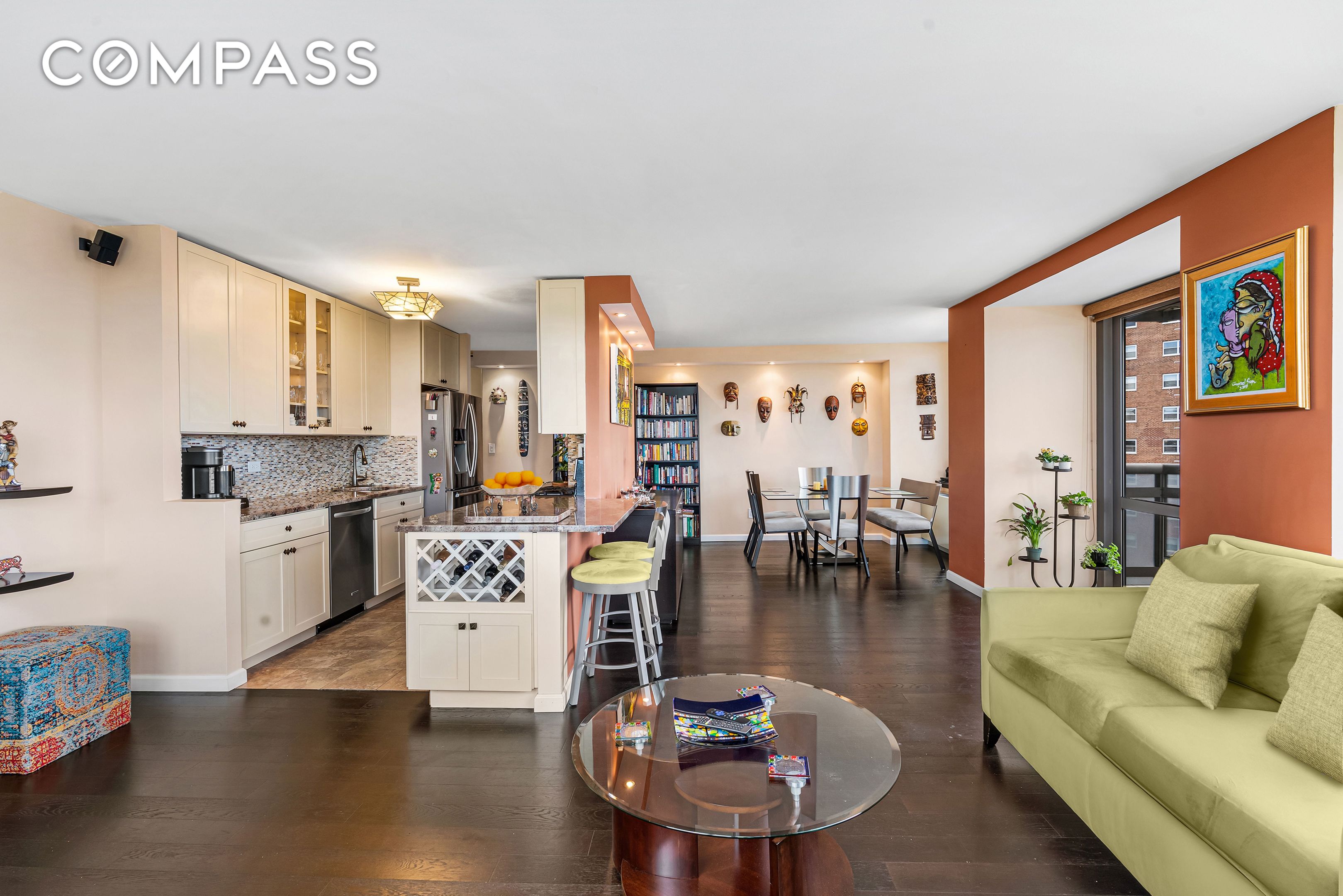 #5 photo, 112-01 Queens Boulevard, クイーンズ区 Forest Hills , NY 11375