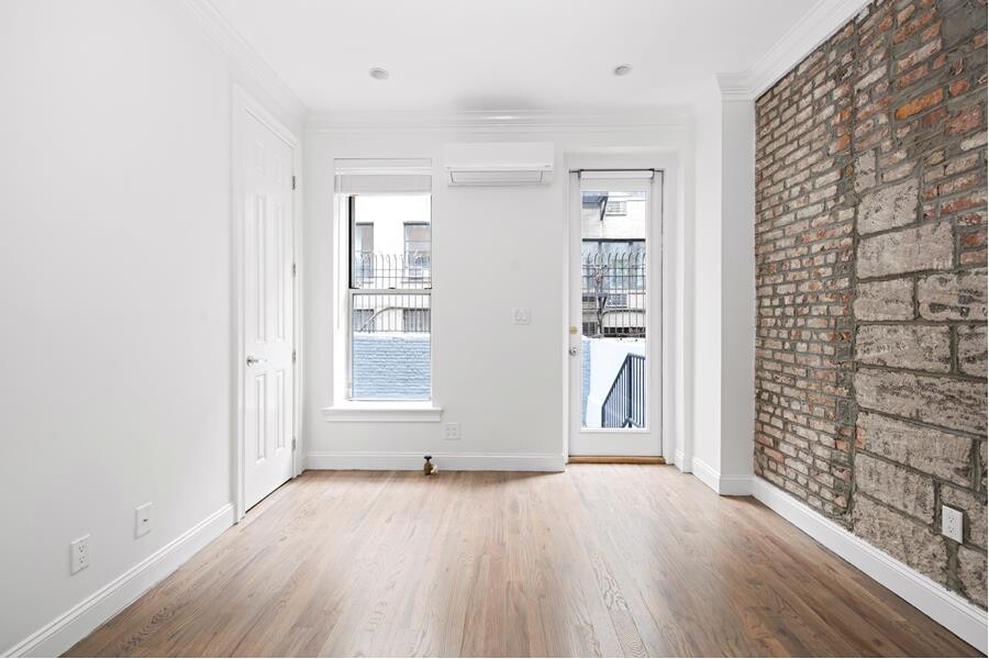 #12 photo, New York City, Yorkville , NY 10128