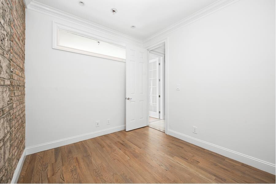 #13 photo, New York City, Yorkville , NY 10128