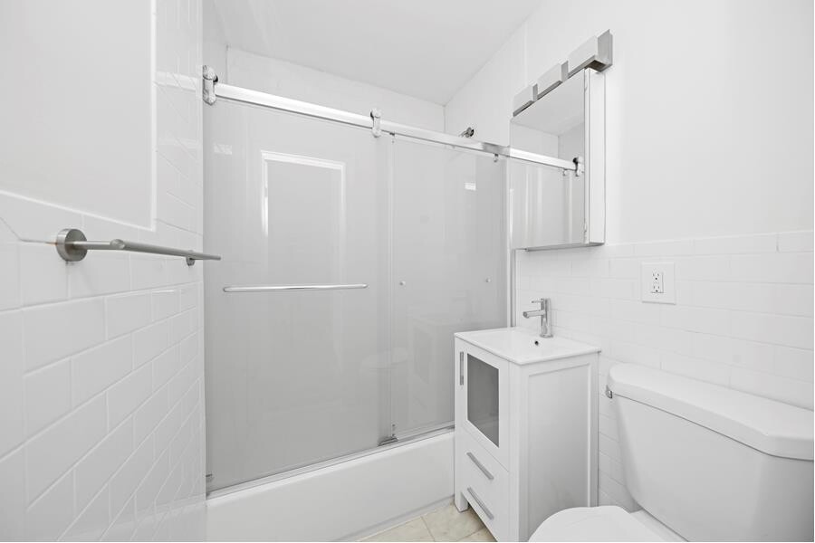 #16 photo, New York City, Yorkville , NY 10128