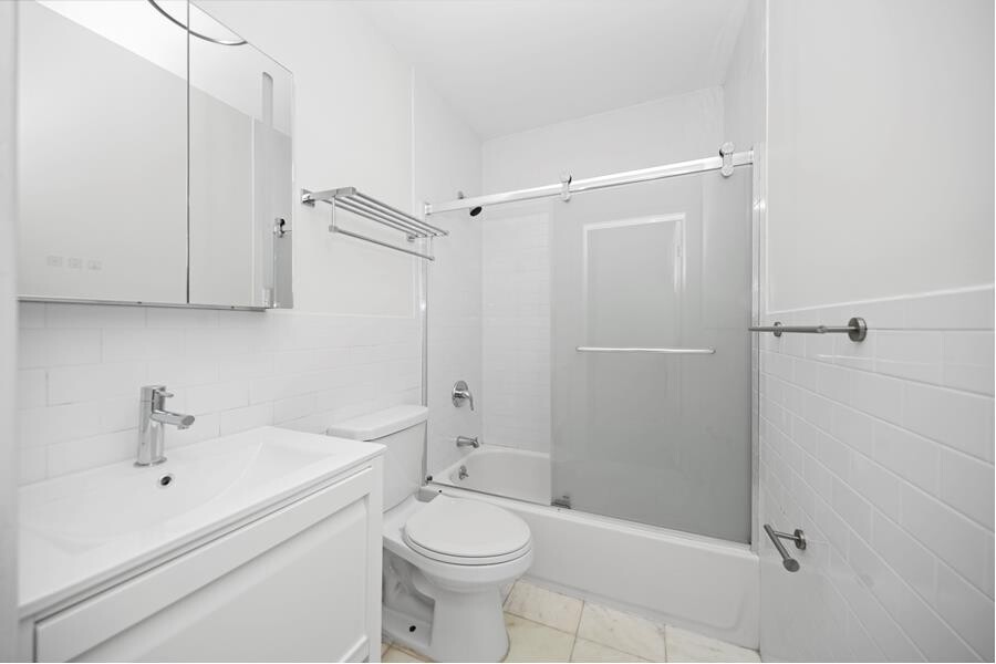 #17 photo, New York City, Yorkville , NY 10128