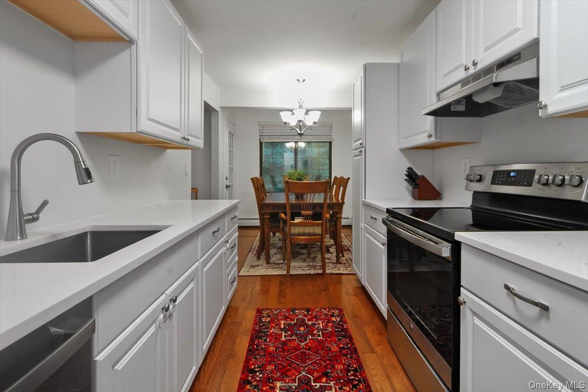 #3 photo, 36 Foxwood Drive, Pleasantville , NY 10570