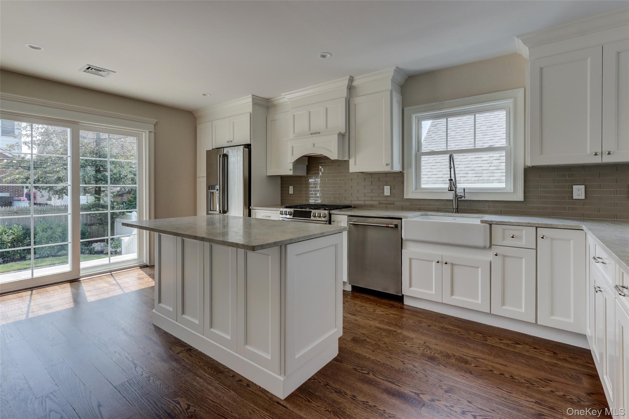 #12 photo, 538 W Walnut Street, ナッソー郡 Long Beach , NY 11561