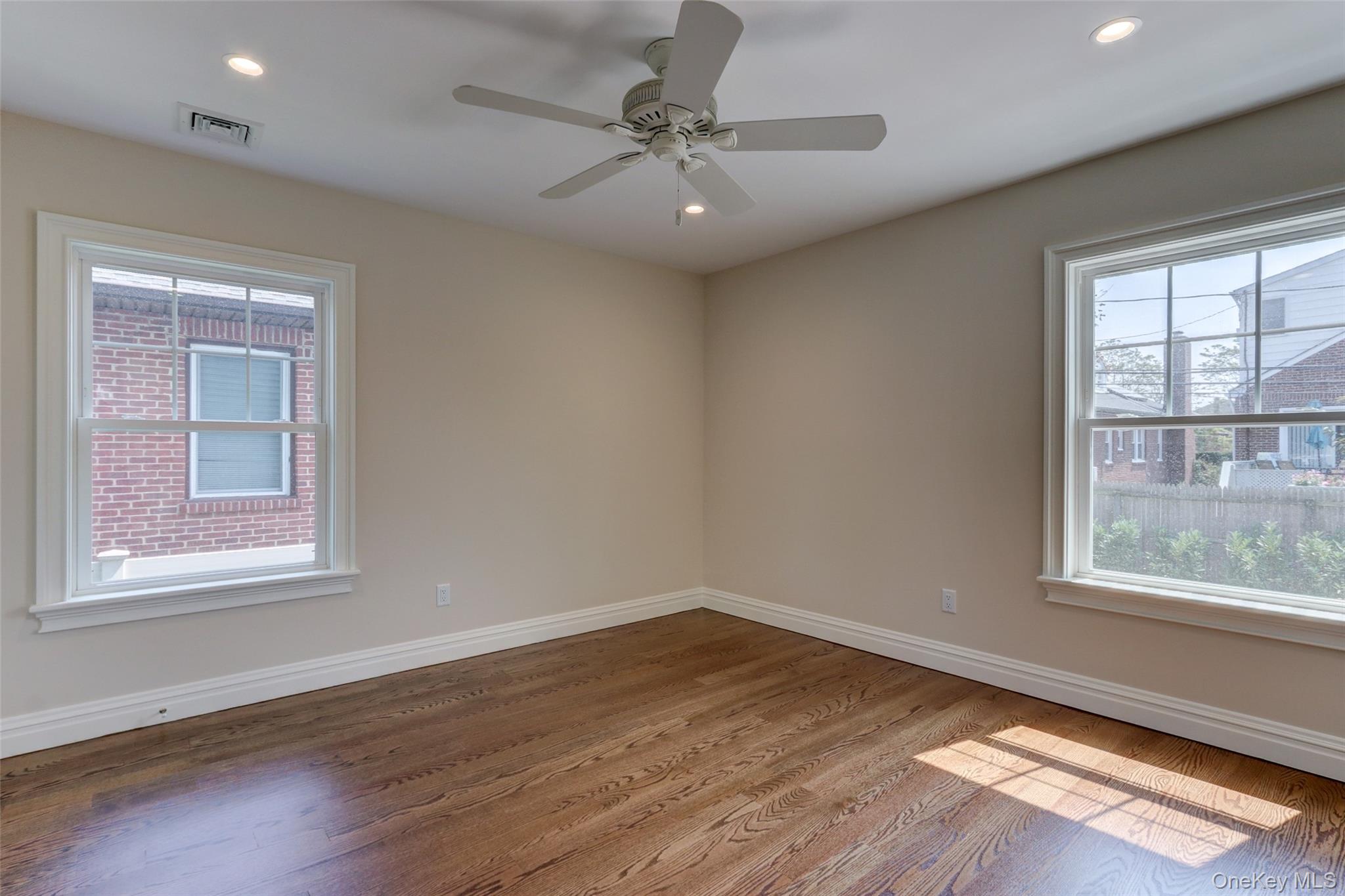 #15 photo, 538 W Walnut Street, ナッソー郡 Long Beach , NY 11561