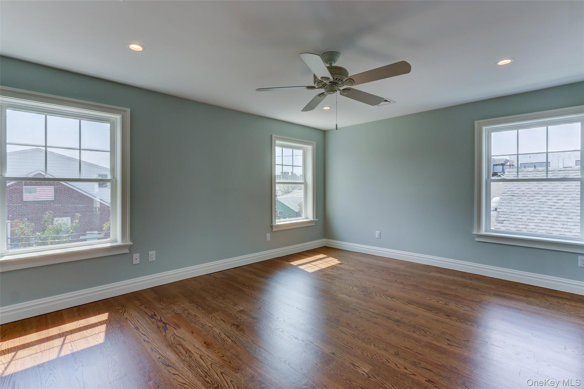 #18 photo, 538 W Walnut Street, ナッソー郡 Long Beach , NY 11561