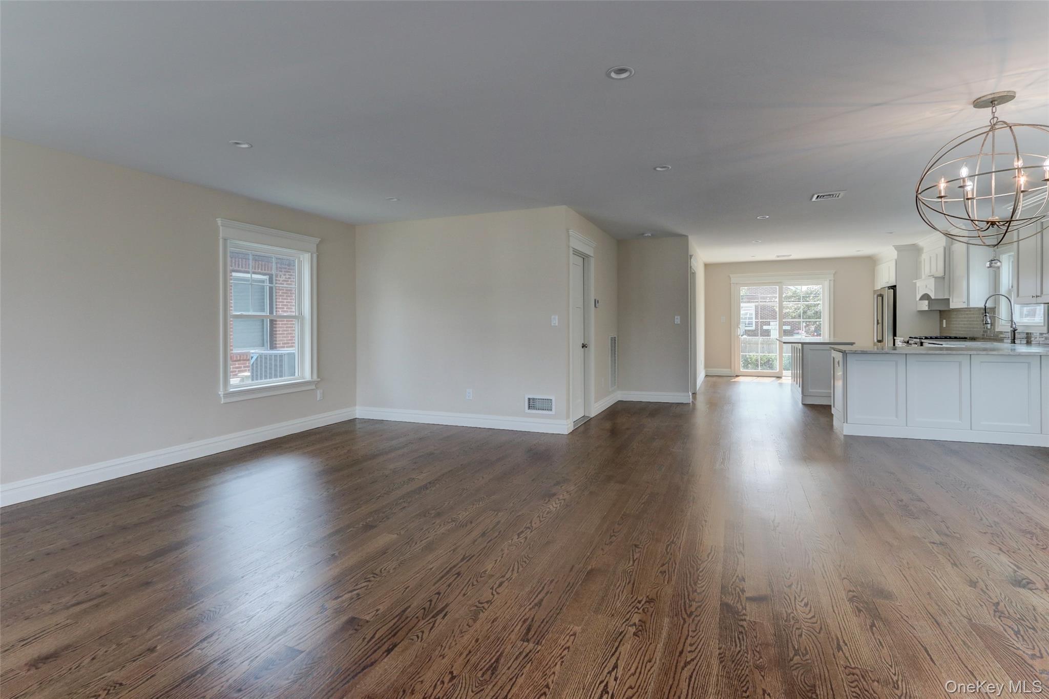 #8 photo, 538 W Walnut Street, ナッソー郡 Long Beach , NY 11561