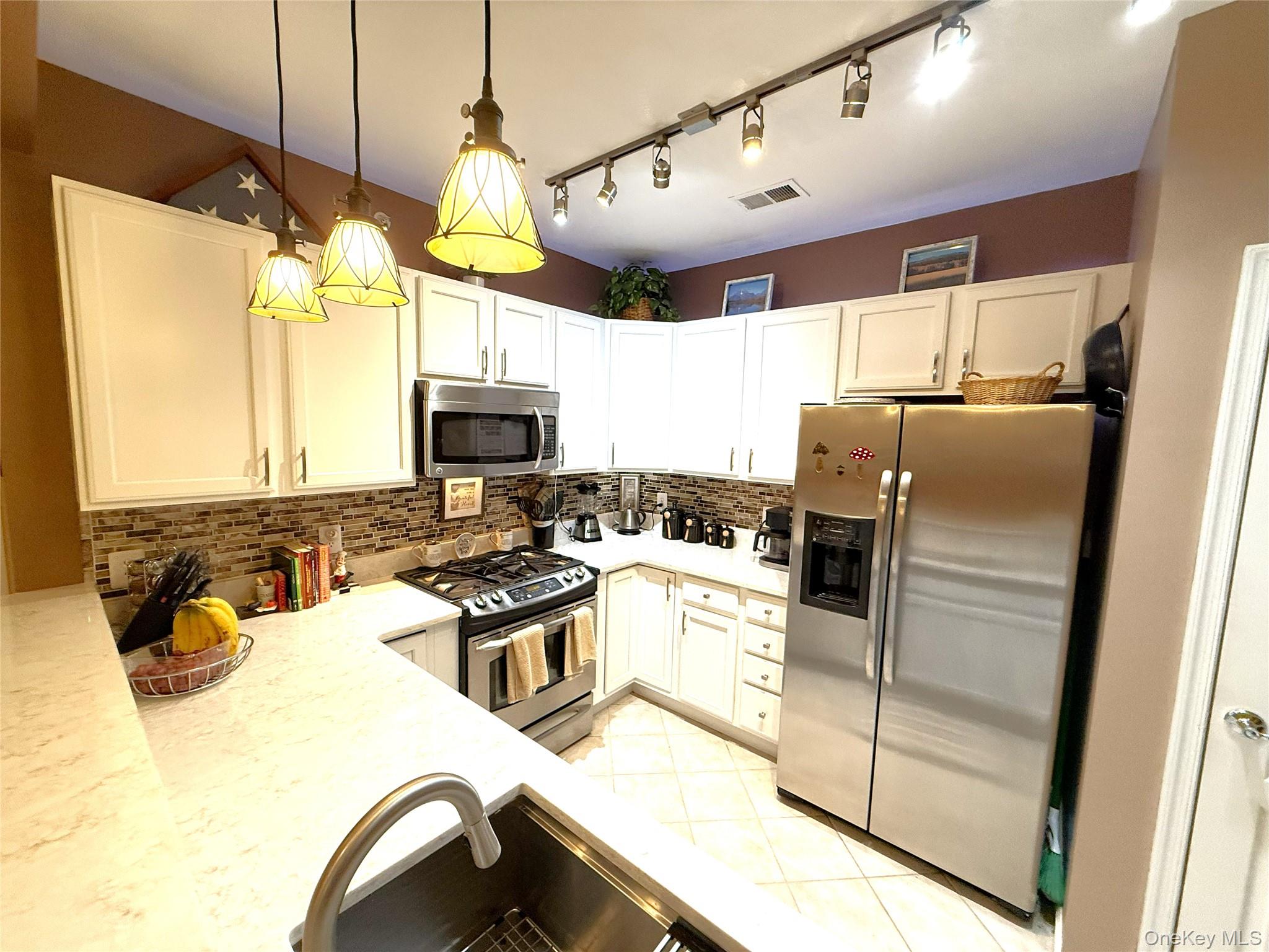 #16 photo, 1634 Finch Lane, Central Islip , NY 11722