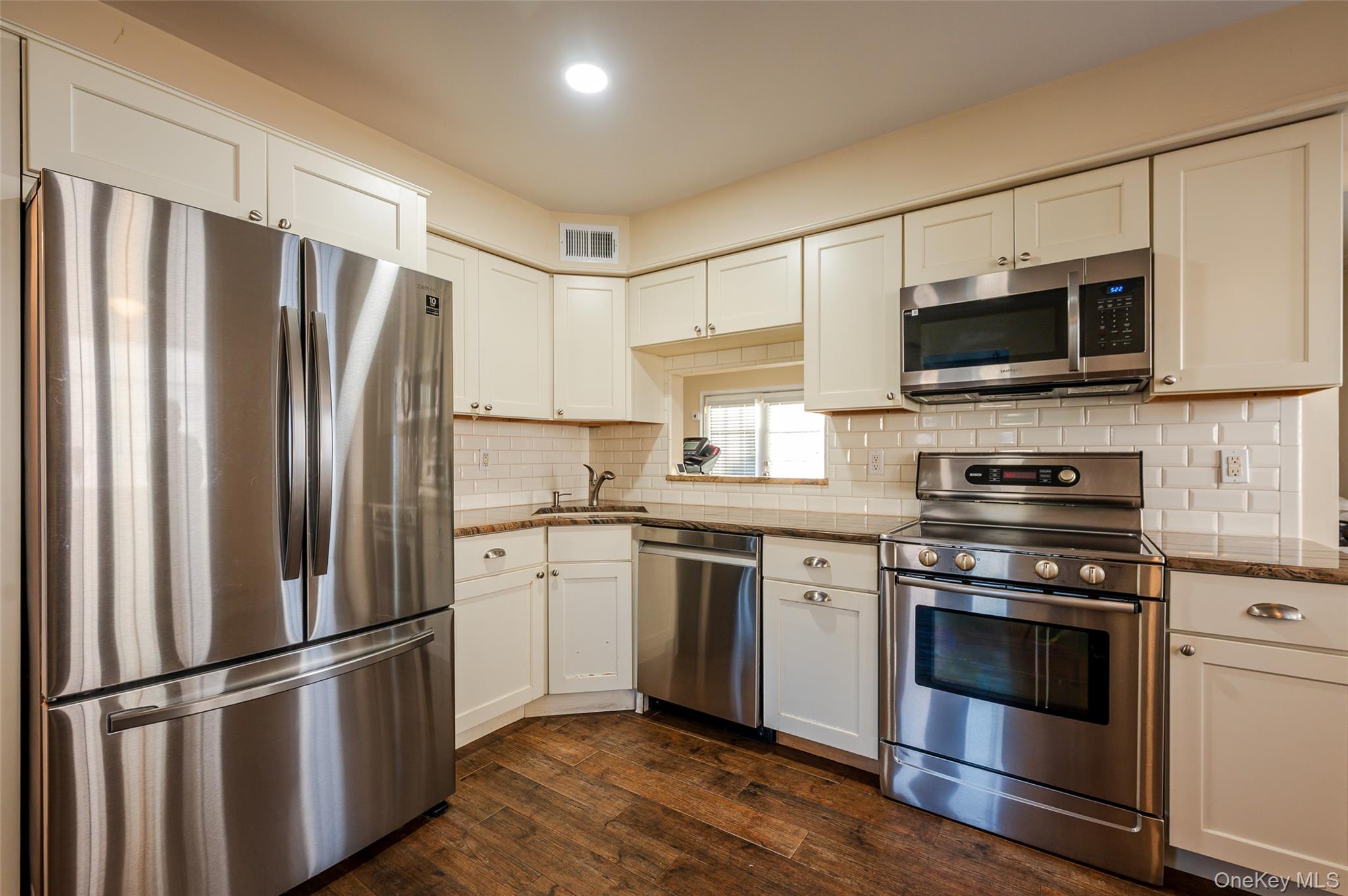 #8 photo, 3930 Jane Lane, ナッソー郡 Oceanside , NY 11572