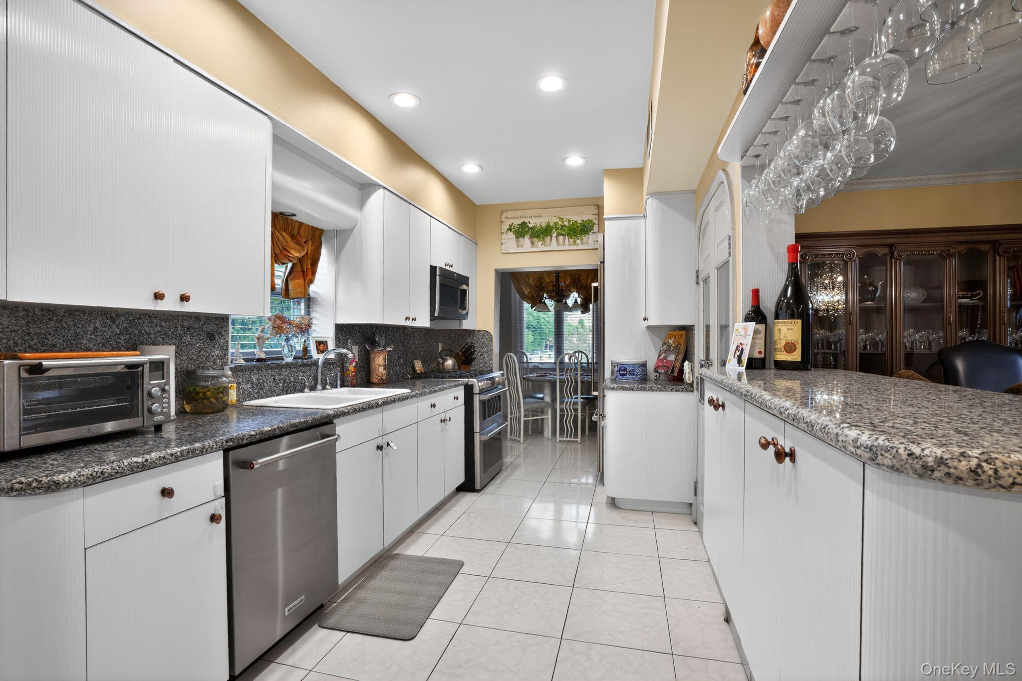 #13 photo, 915 Malba Drive, クイーンズ区 Malba , NY 11357