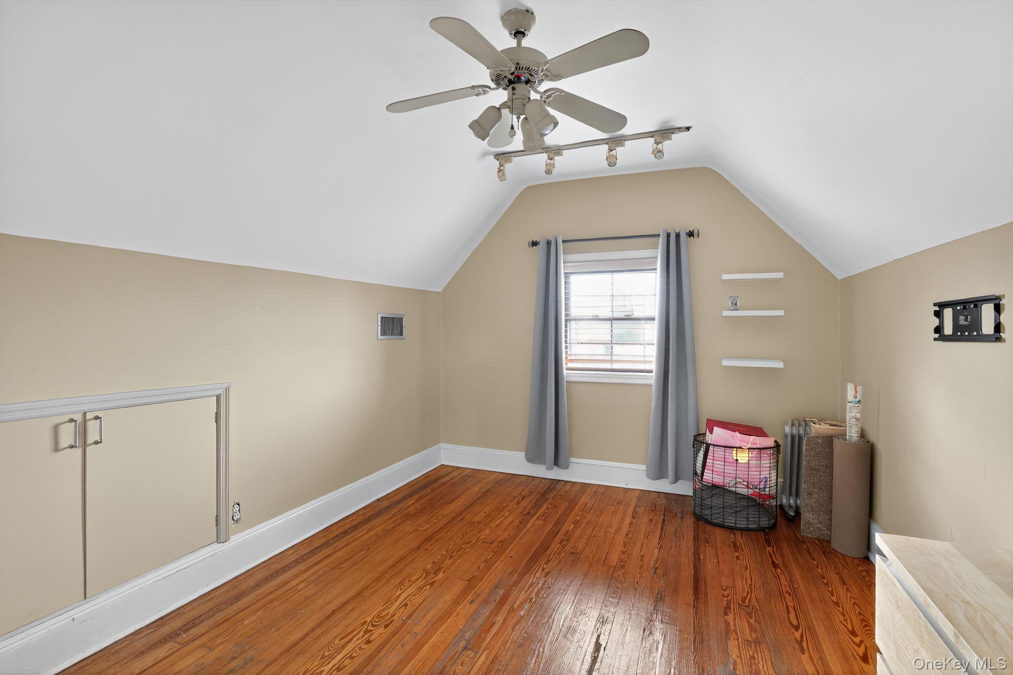 #2 photo, 915 Malba Drive, クイーンズ区 Malba , NY 11357