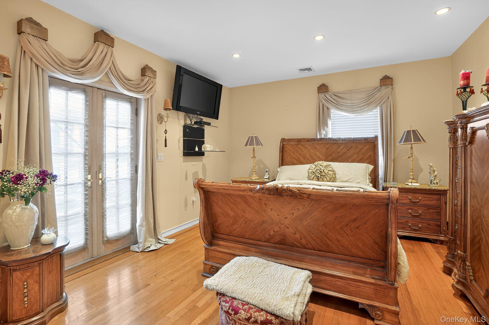 #4 photo, 915 Malba Drive, クイーンズ区 Malba , NY 11357