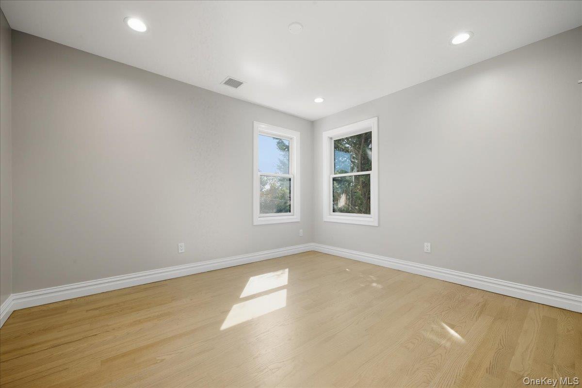 #19 photo, 15 cottage  blvd, Hicksville , NY 11801