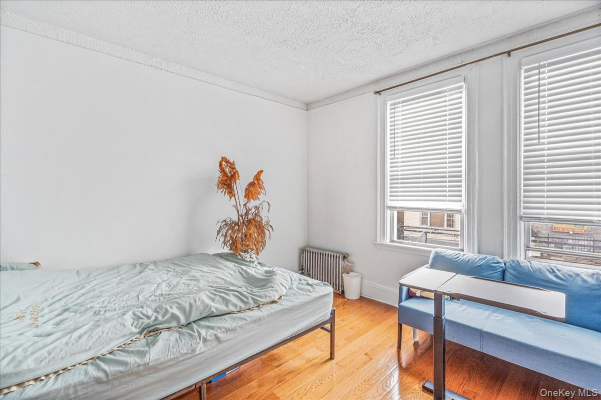 #16 photo, 34-49 110th Street, クイーンズ区 Corona , NY 11368