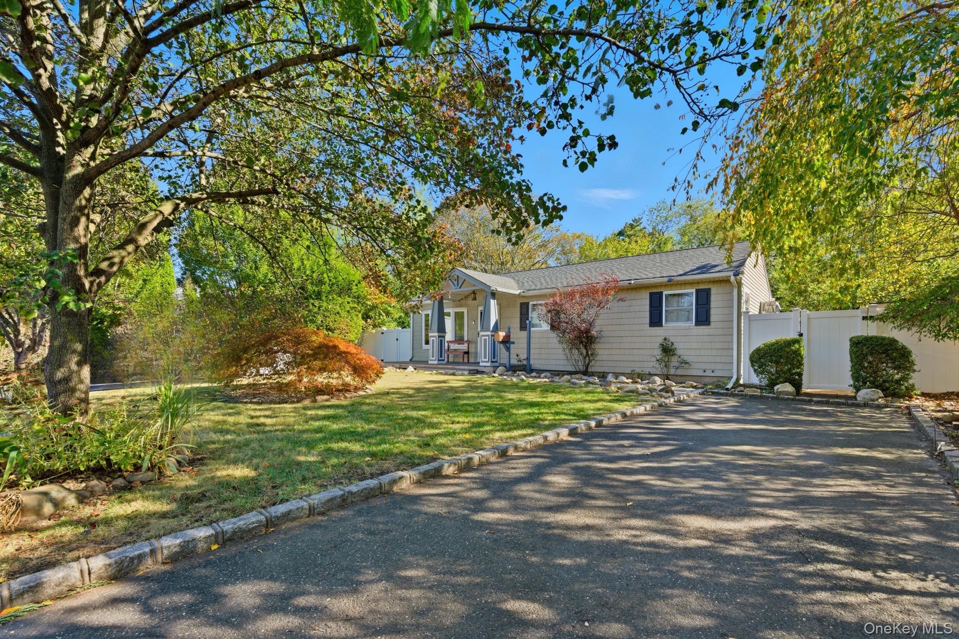 #3 photo, 1537 N Thompson Drive, Bay Shore , NY 11706