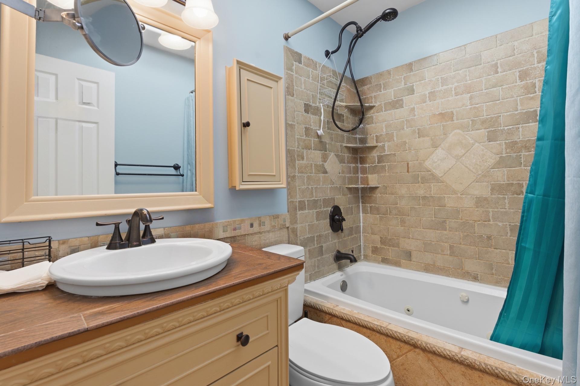 #7 photo, 1537 N Thompson Drive, Bay Shore , NY 11706