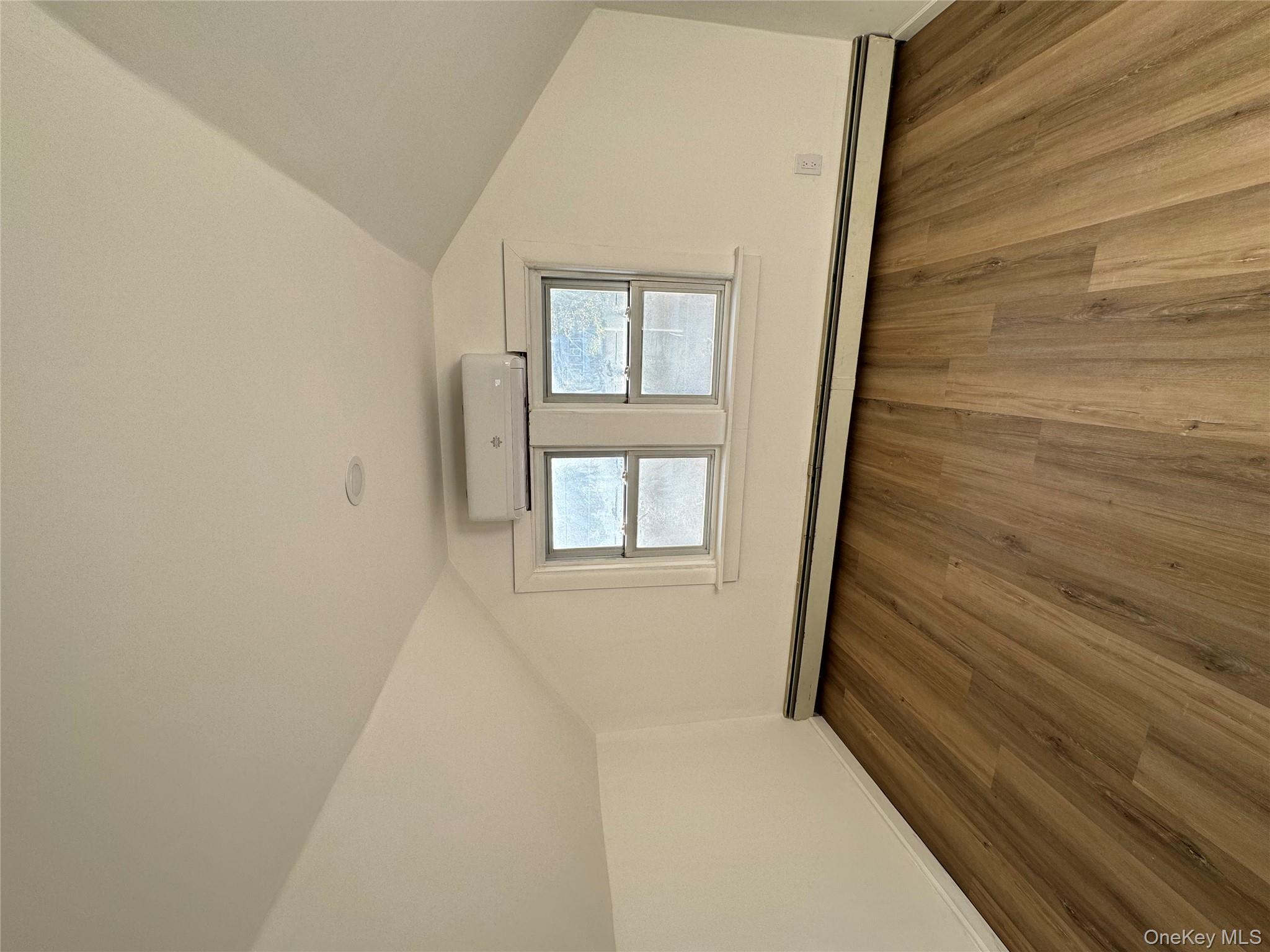 #1 photo, 248 Fulton Street, ナッソー郡 Westbury , NY 11590