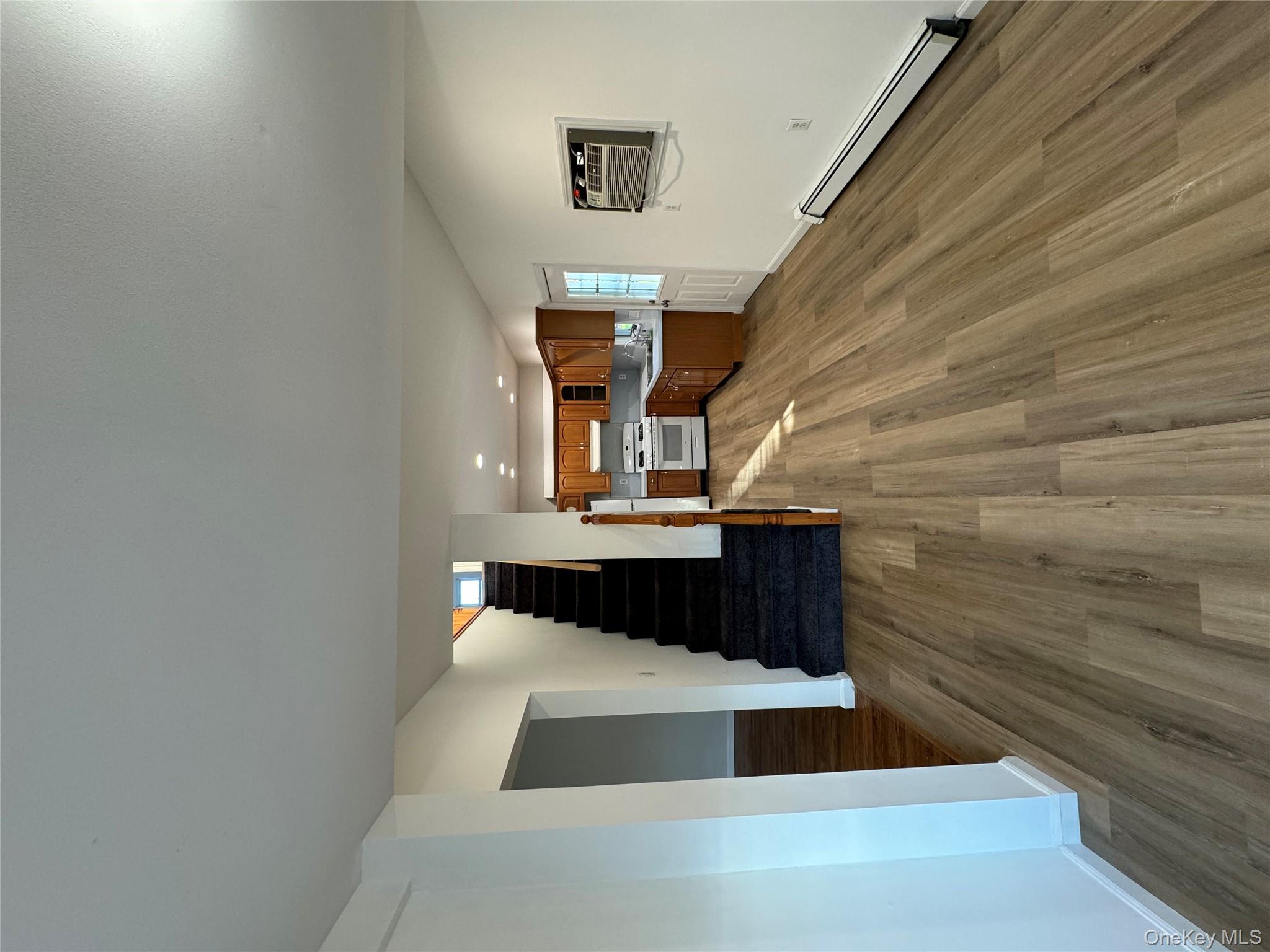 #12 photo, 248 Fulton Street, ナッソー郡 Westbury , NY 11590