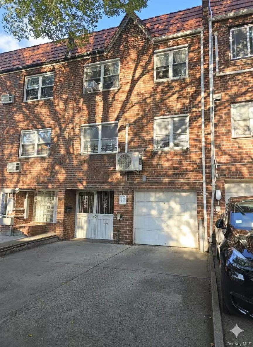 #1 photo, 31-05 90th Street, クイーンズ区 East Elmhurst , NY 11369