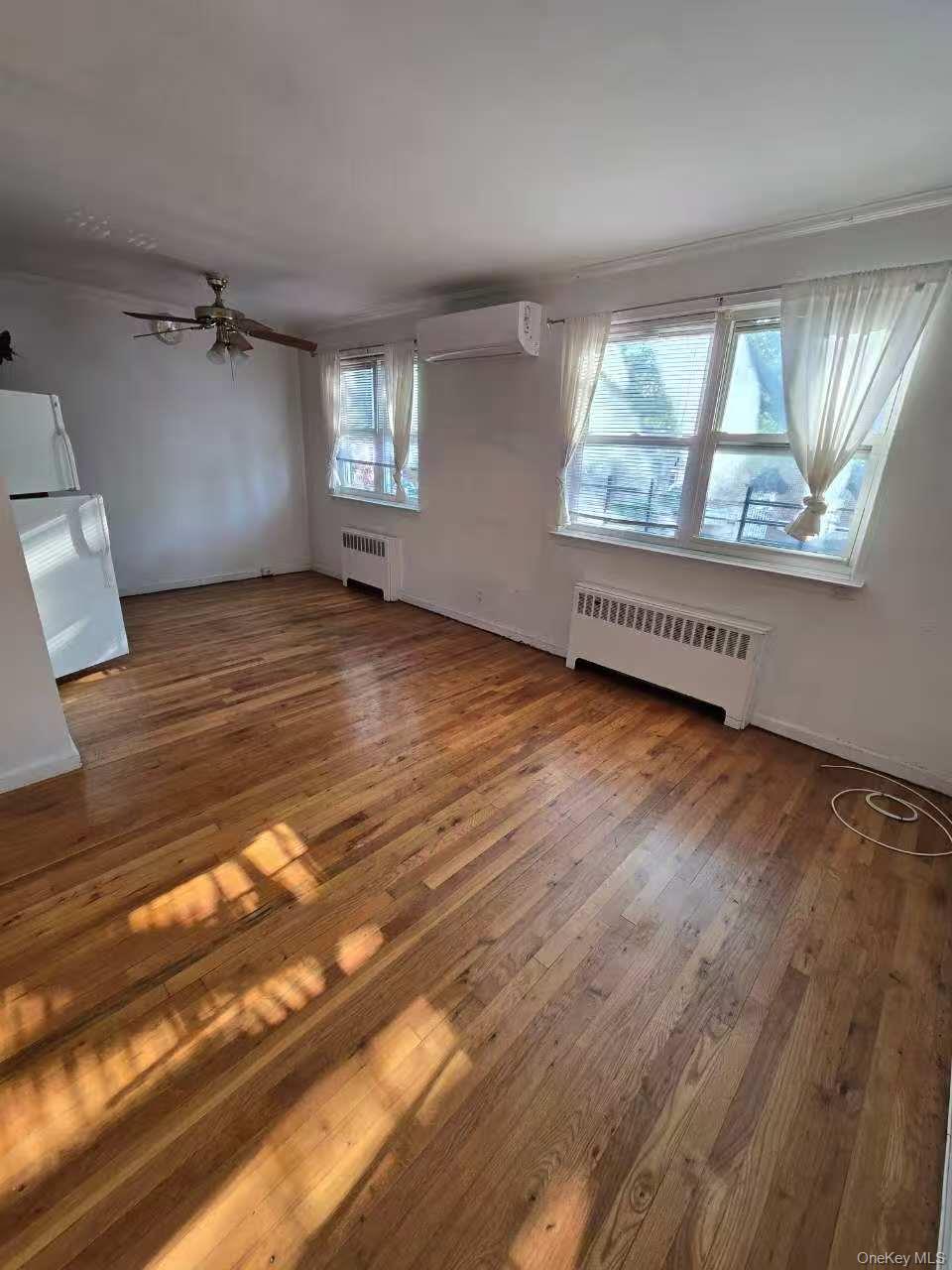 #3 photo, 31-05 90th Street, クイーンズ区 East Elmhurst , NY 11369