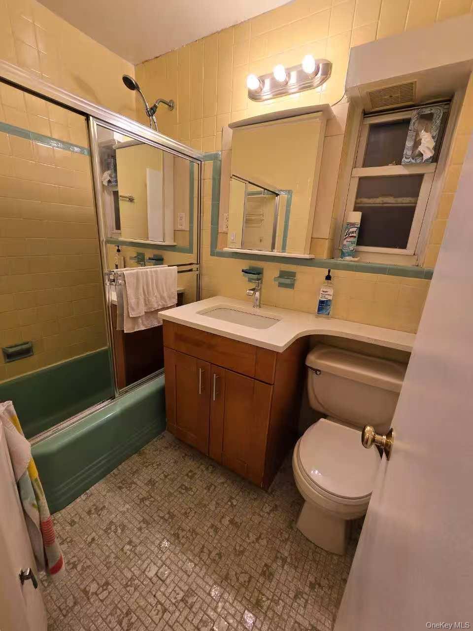 #6 photo, 31-05 90th Street, クイーンズ区 East Elmhurst , NY 11369