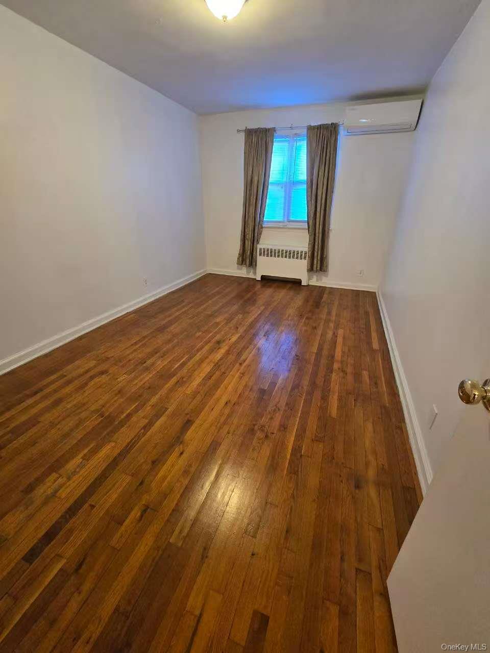 #9 photo, 31-05 90th Street, クイーンズ区 East Elmhurst , NY 11369