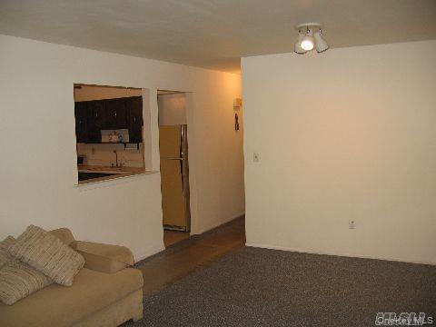 #20 photo, 540 Oak Street, Copiague , NY 11726