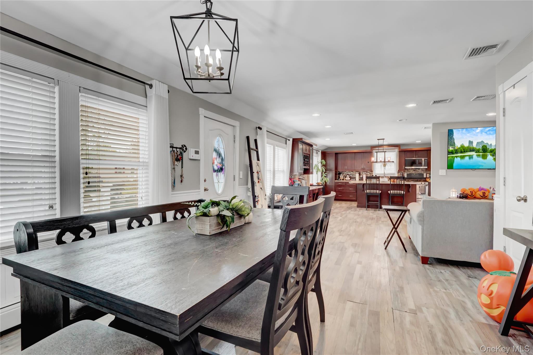 #6 photo, 89 Marie Street, Lindenhurst , NY 11757