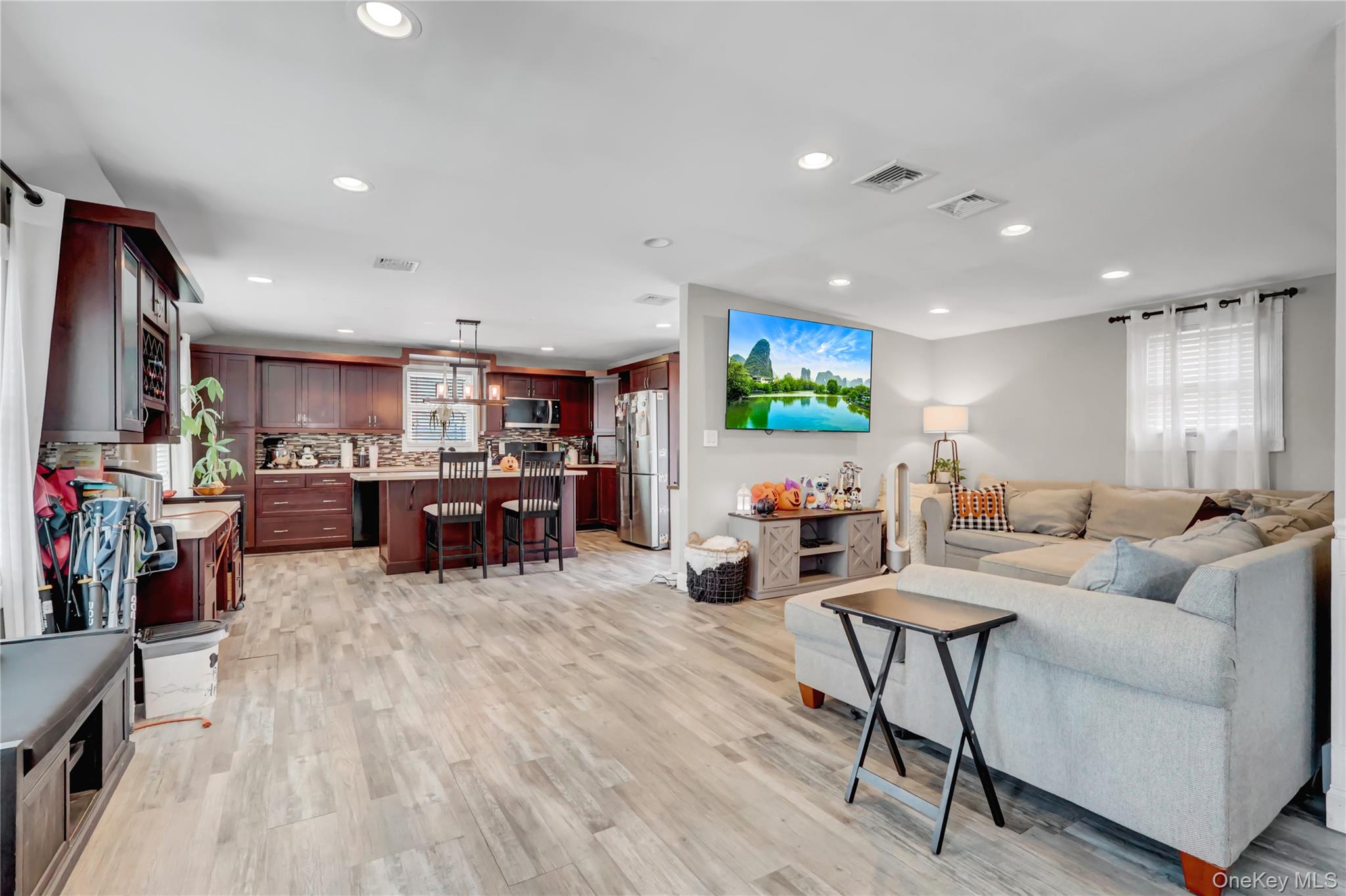 #7 photo, 89 Marie Street, Lindenhurst , NY 11757