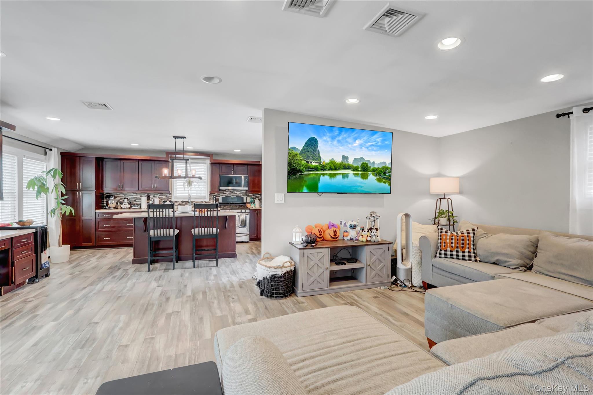 #8 photo, 89 Marie Street, Lindenhurst , NY 11757