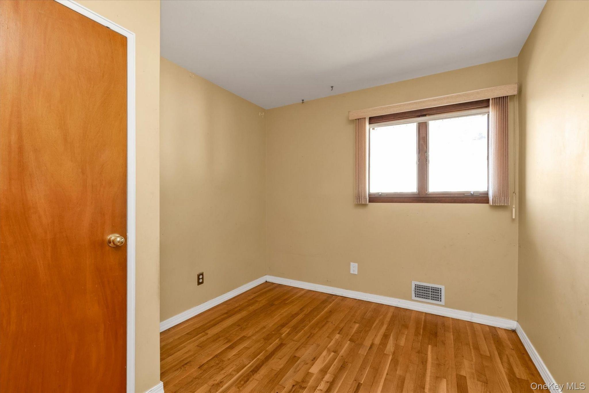 #13 photo, 336 W 9th Street, Deer Park , NY 11729