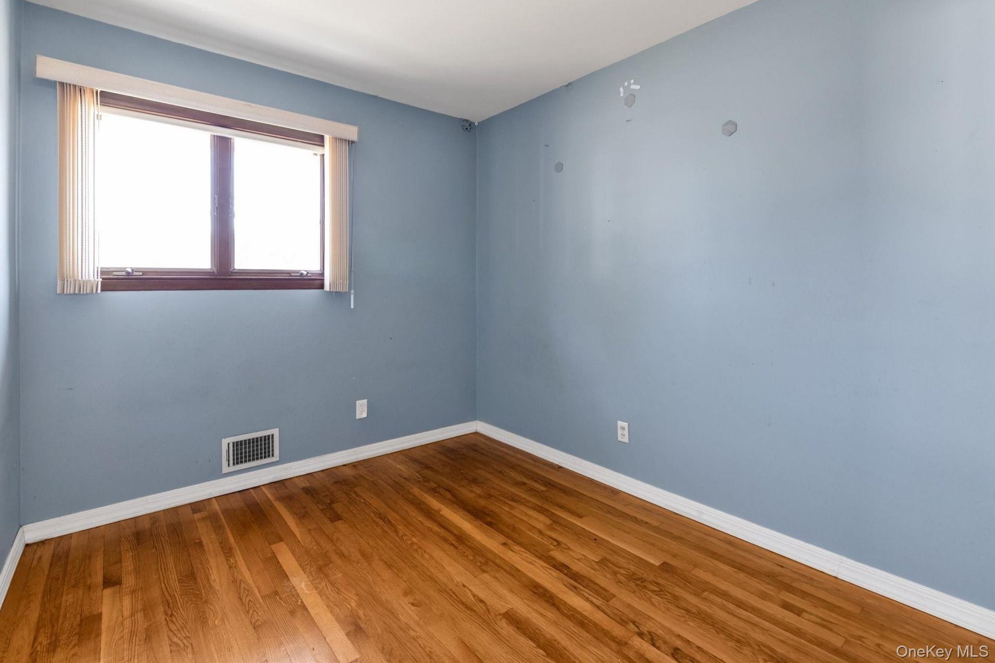 #16 photo, 336 W 9th Street, Deer Park , NY 11729