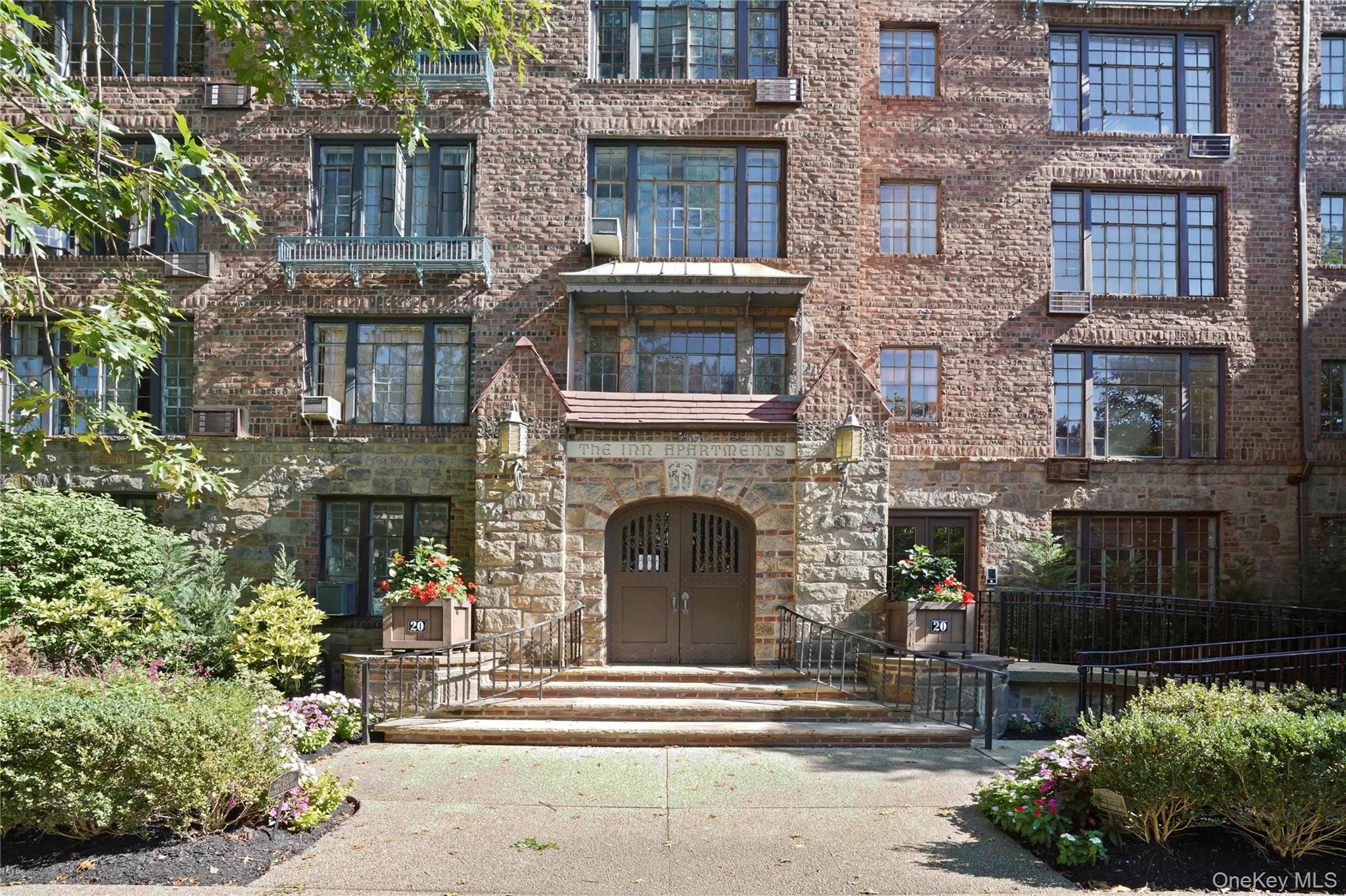 #1 photo, 20 Continental Avenue, クイーンズ区 Forest Hills , NY 11375