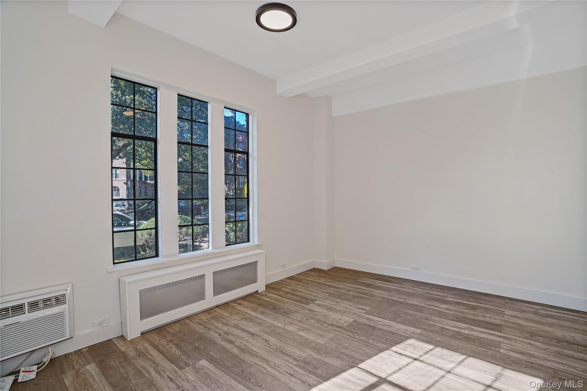 #11 photo, 20 Continental Avenue, クイーンズ区 Forest Hills , NY 11375