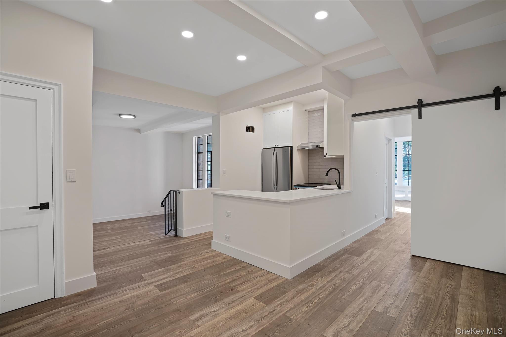 #15 photo, 20 Continental Avenue, クイーンズ区 Forest Hills , NY 11375