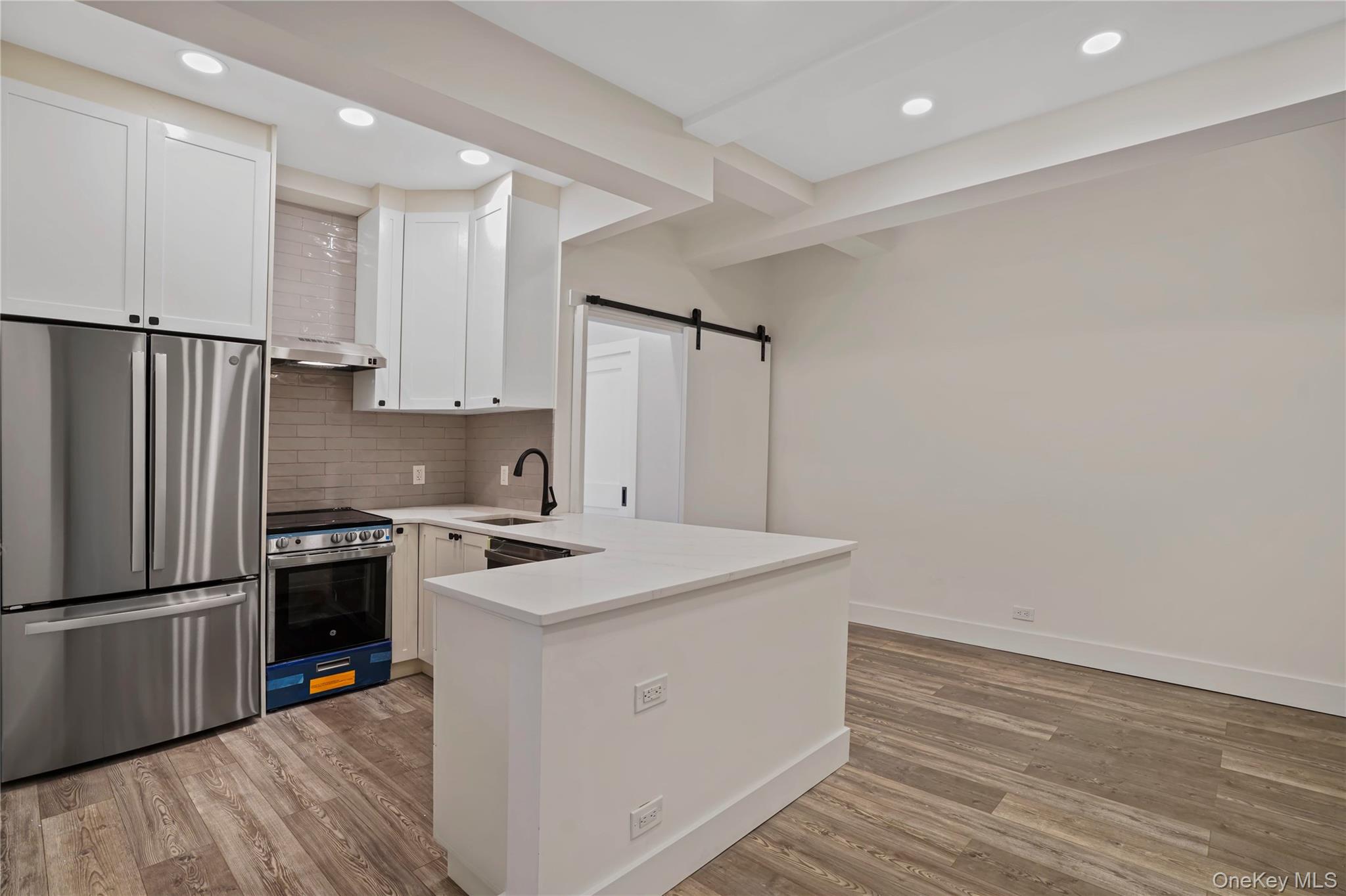 #17 photo, 20 Continental Avenue, クイーンズ区 Forest Hills , NY 11375