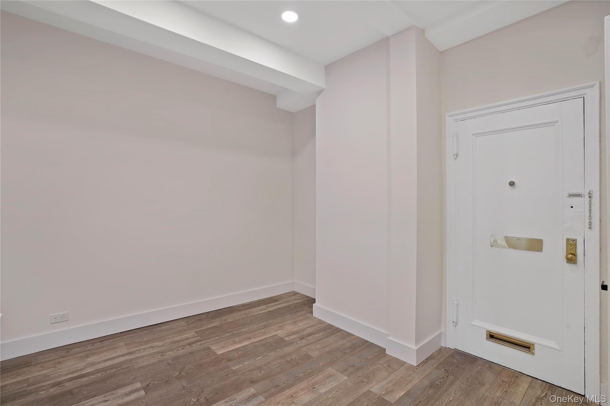 #18 photo, 20 Continental Avenue, クイーンズ区 Forest Hills , NY 11375