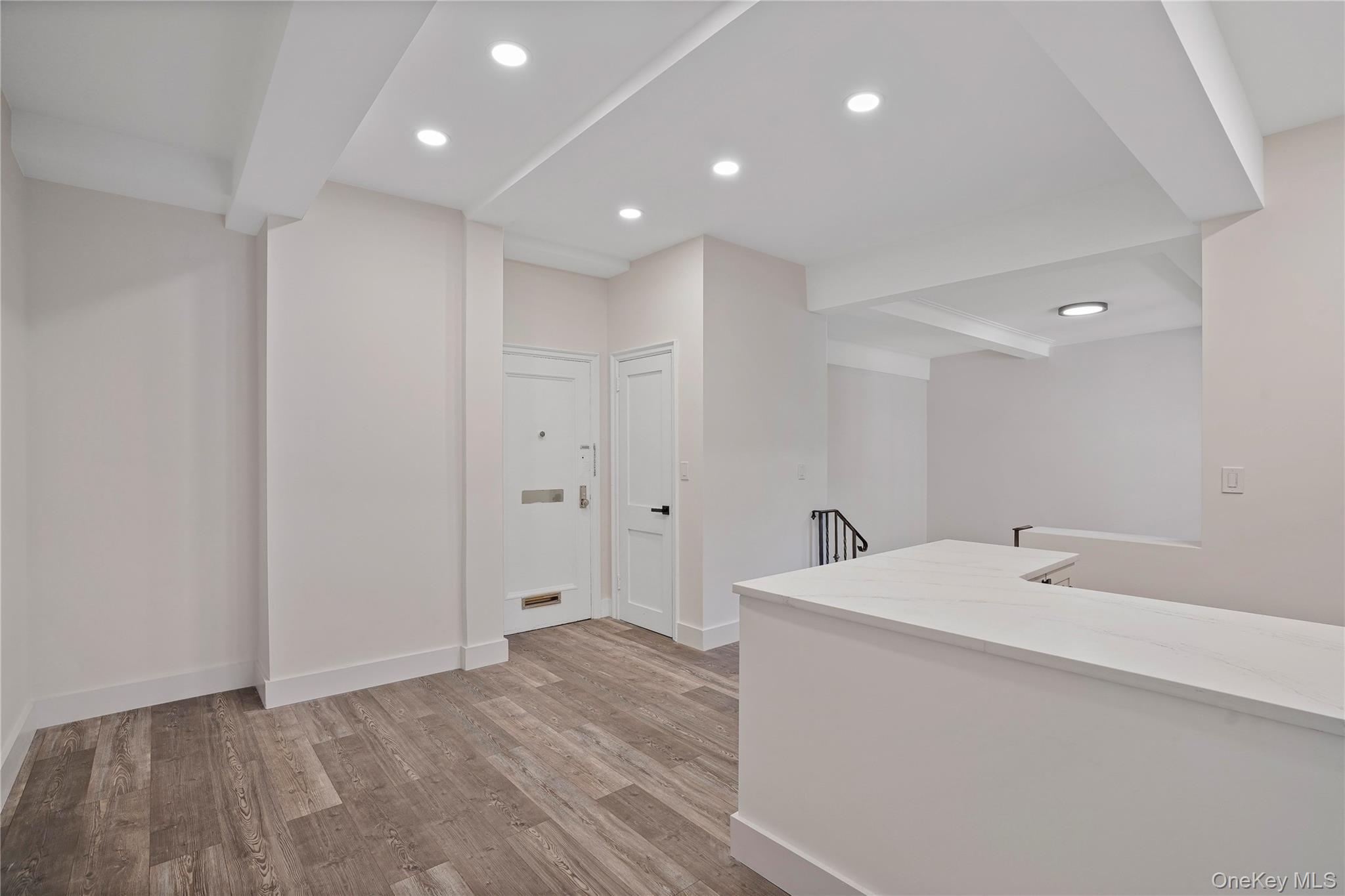 #20 photo, 20 Continental Avenue, クイーンズ区 Forest Hills , NY 11375