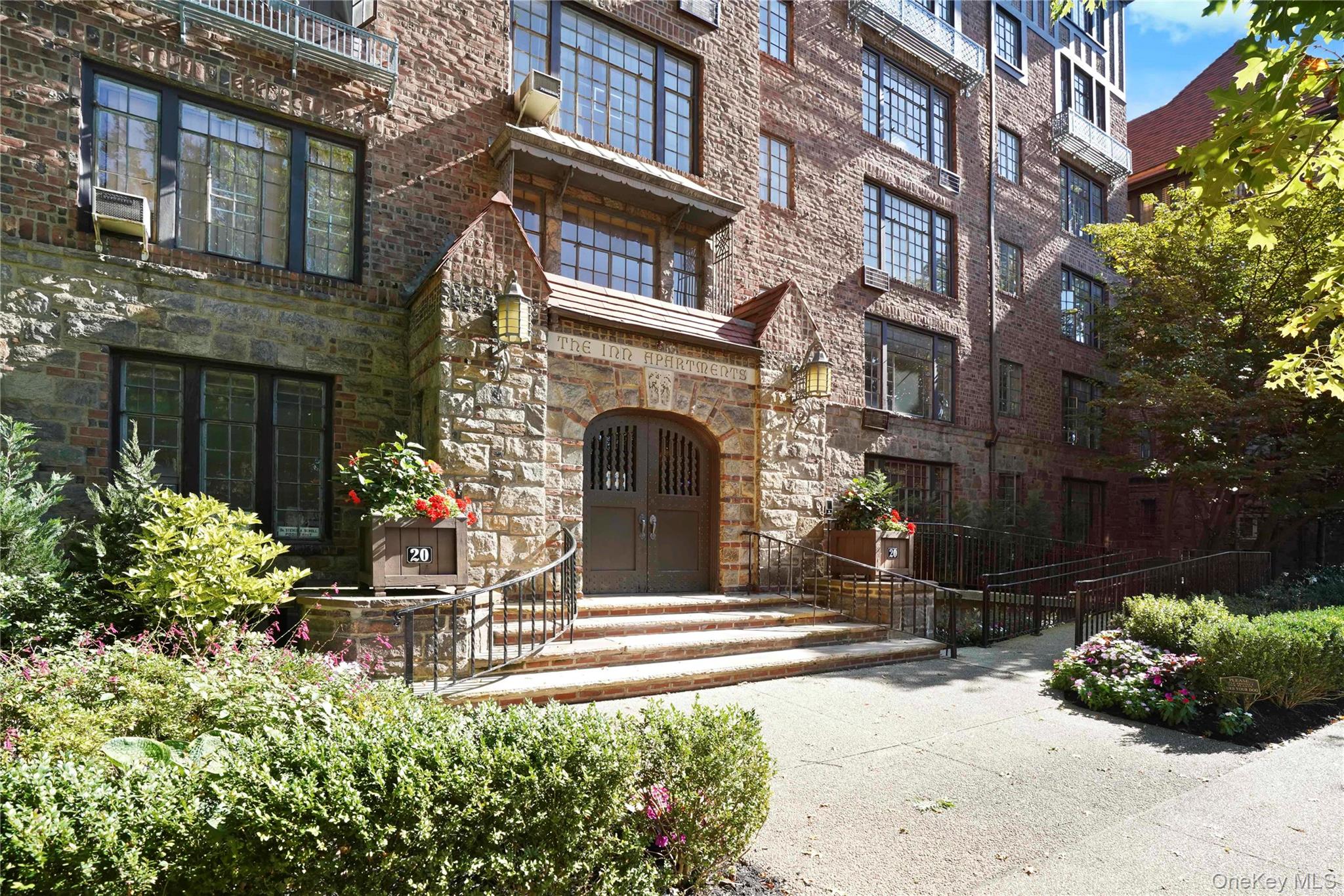 #3 photo, 20 Continental Avenue, クイーンズ区 Forest Hills , NY 11375