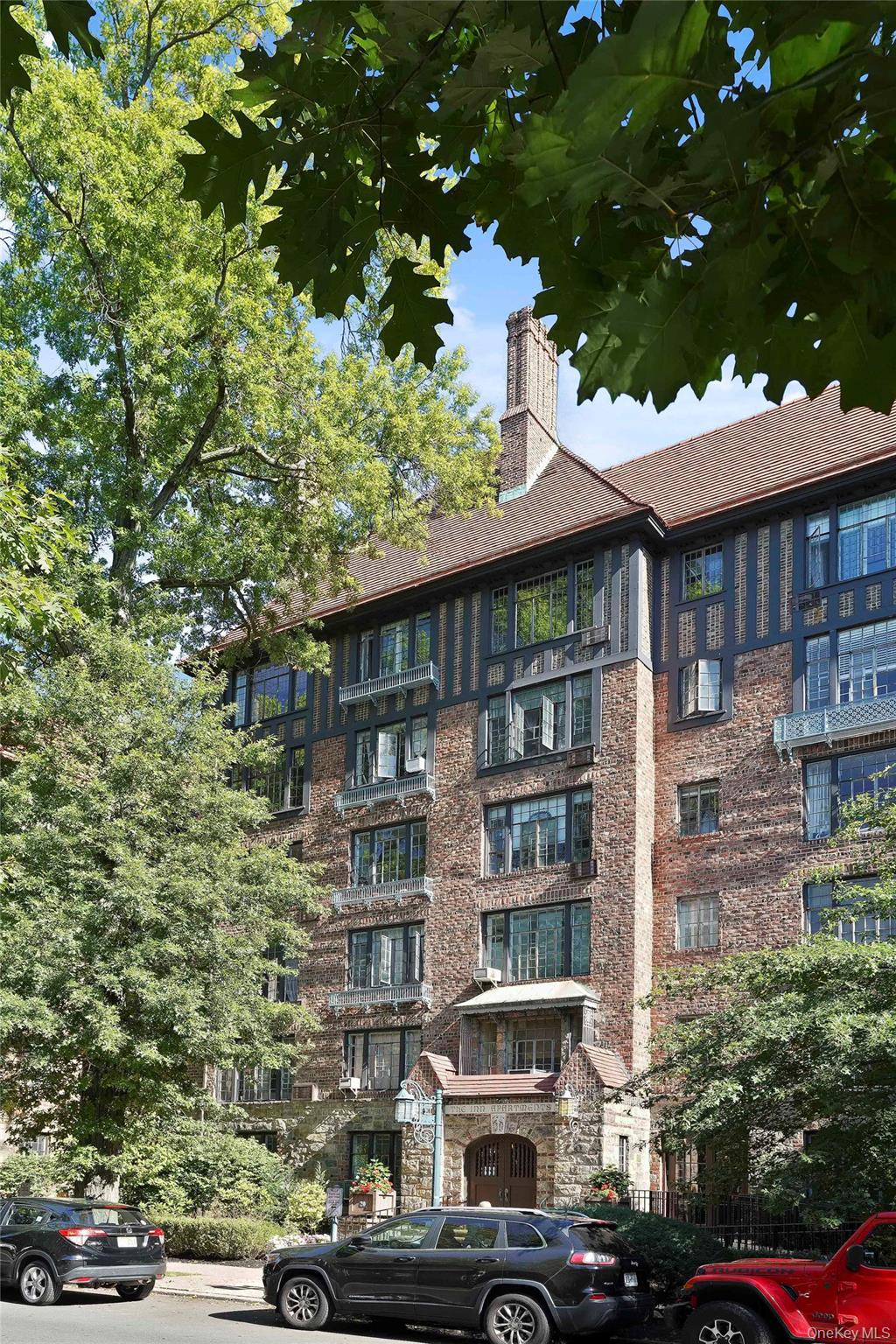 #4 photo, 20 Continental Avenue, クイーンズ区 Forest Hills , NY 11375