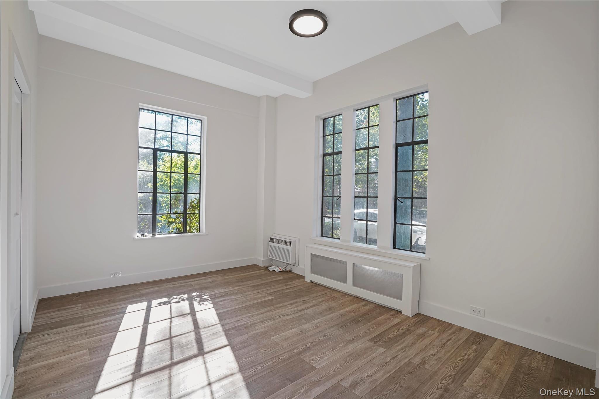 #8 photo, 20 Continental Avenue, クイーンズ区 Forest Hills , NY 11375