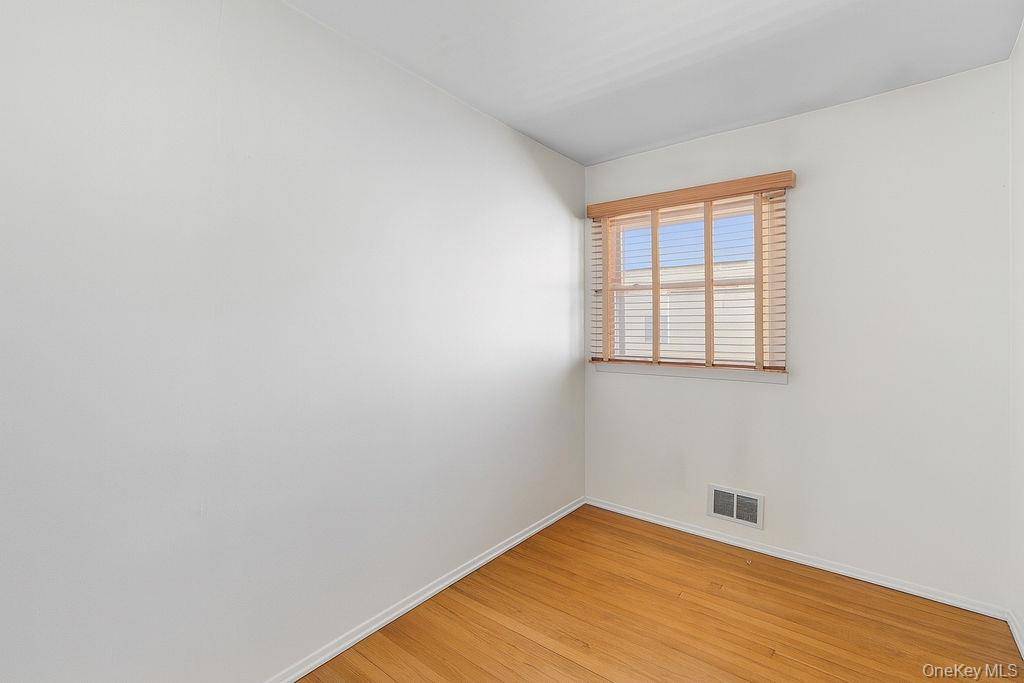 #19 photo, 156-19 86th Street, クイーンズ区 Howard Beach , NY 11414