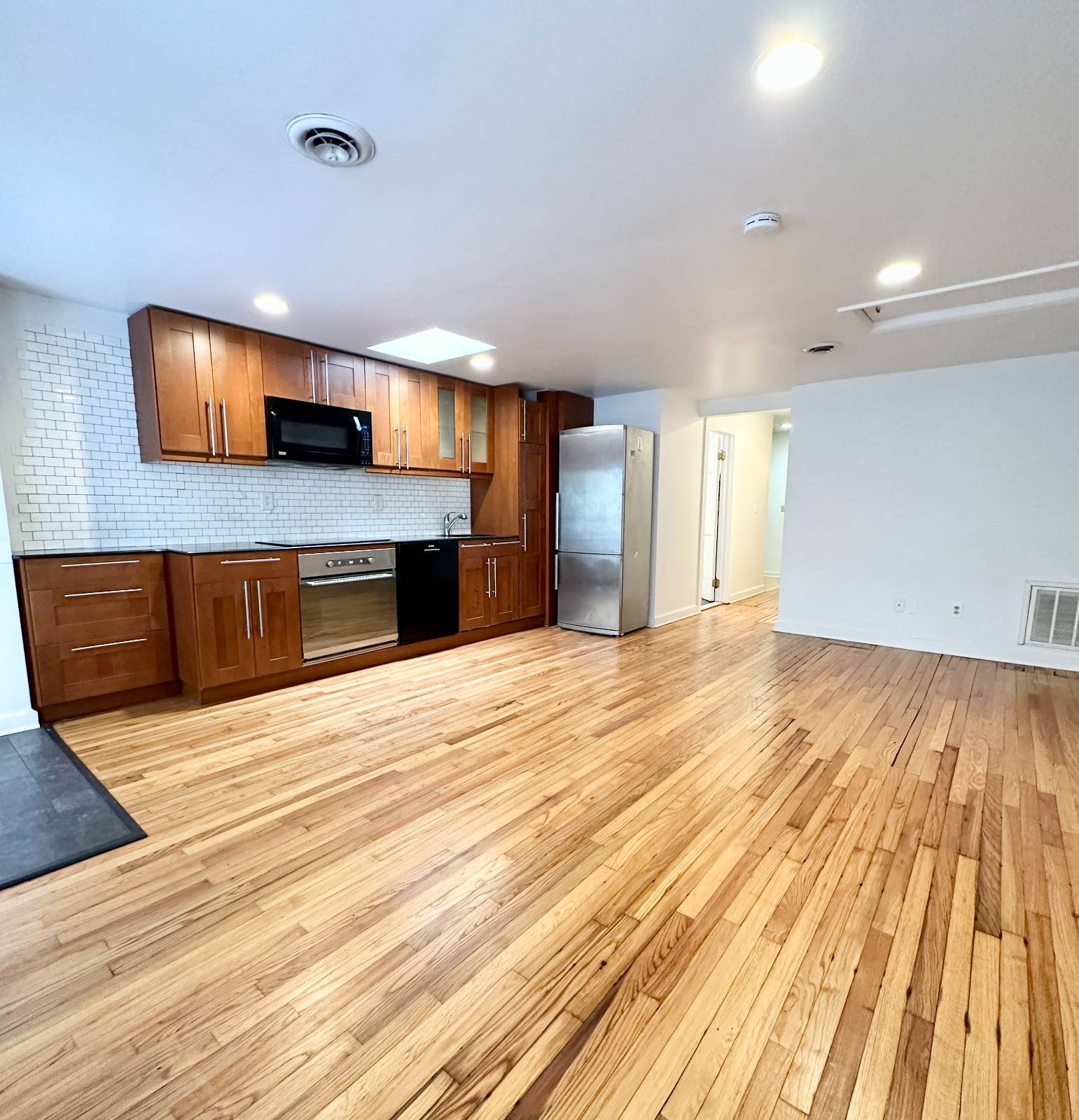 #4 photo, 229 Elm St, Albany , NY 12202